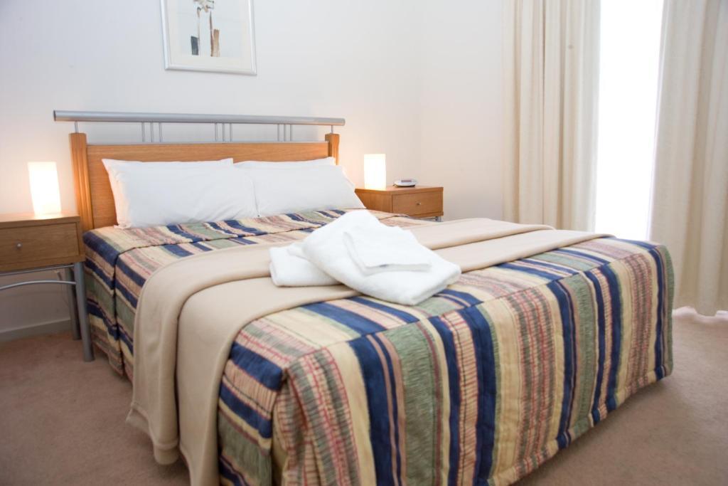 Windsor Apartments Adelaide Room photo
